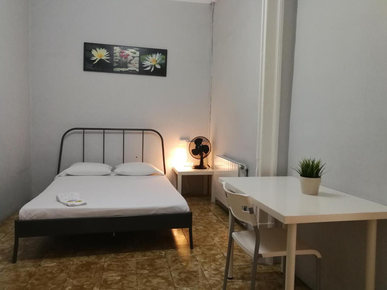 Central & Basic Ramblas Barselona Dış mekan fotoğraf